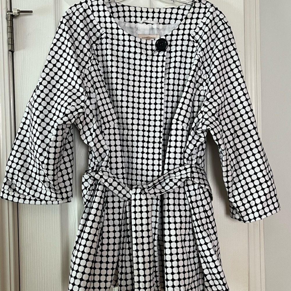 Covington Woman Plus 20/22W Black/White Lined Jacket  Top